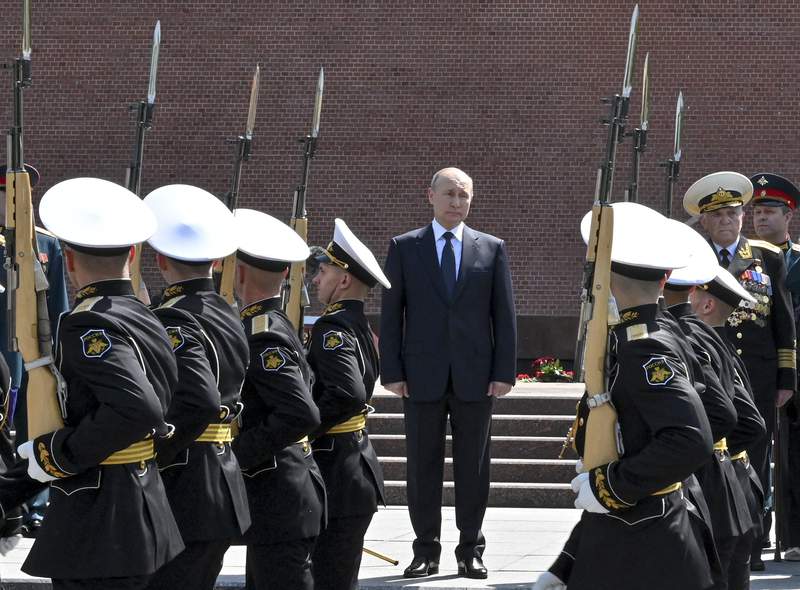 Putin hails WWII heroes, warns of degrading Europe security