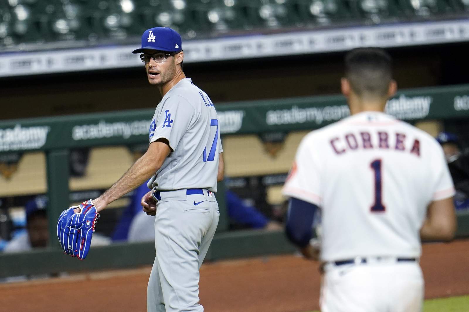 WATCH: Benches clear as Dodgers beat Astros 5-2