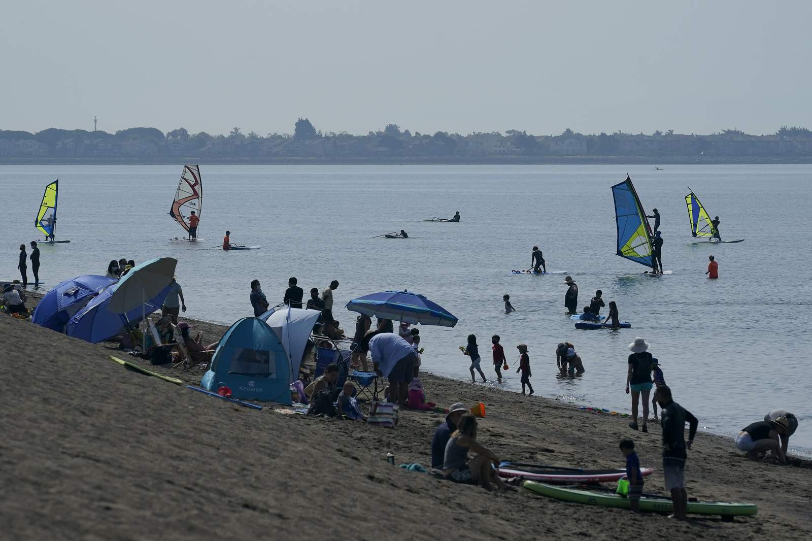 Crowds pack beaches as California bakes in weekend heat wave