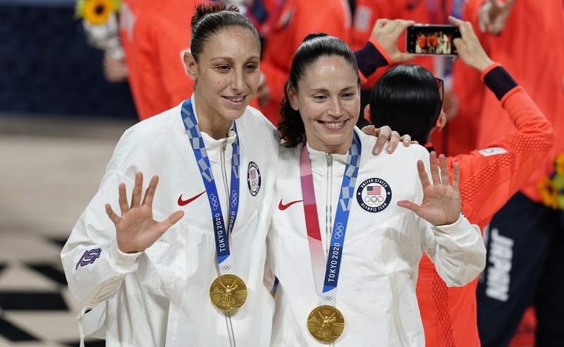 VIDEO: US rolls to women’s hoops gold medal in Bird’s last Olympics