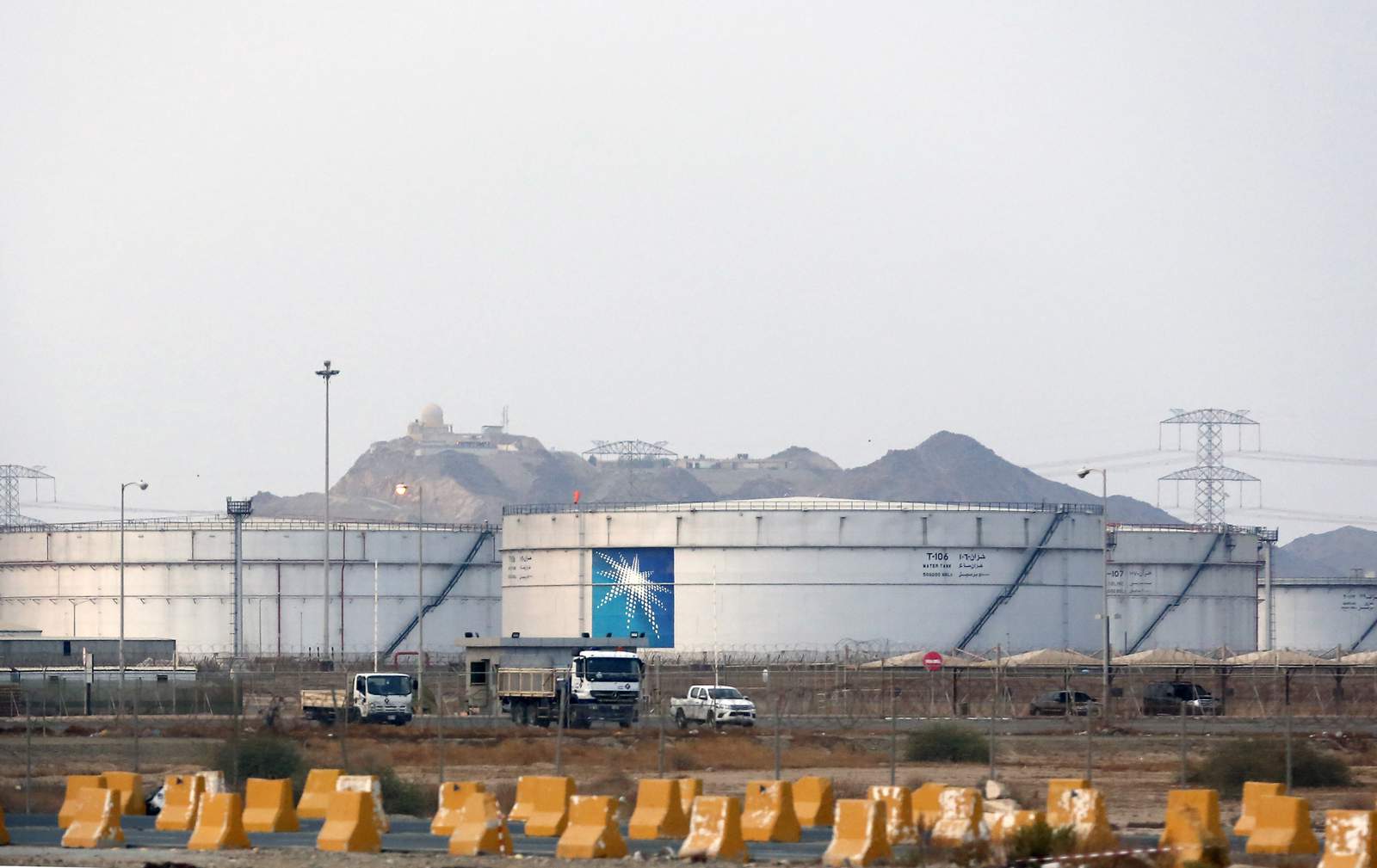 Yemen rebels claim Saudi oil facility hit; no damage seen