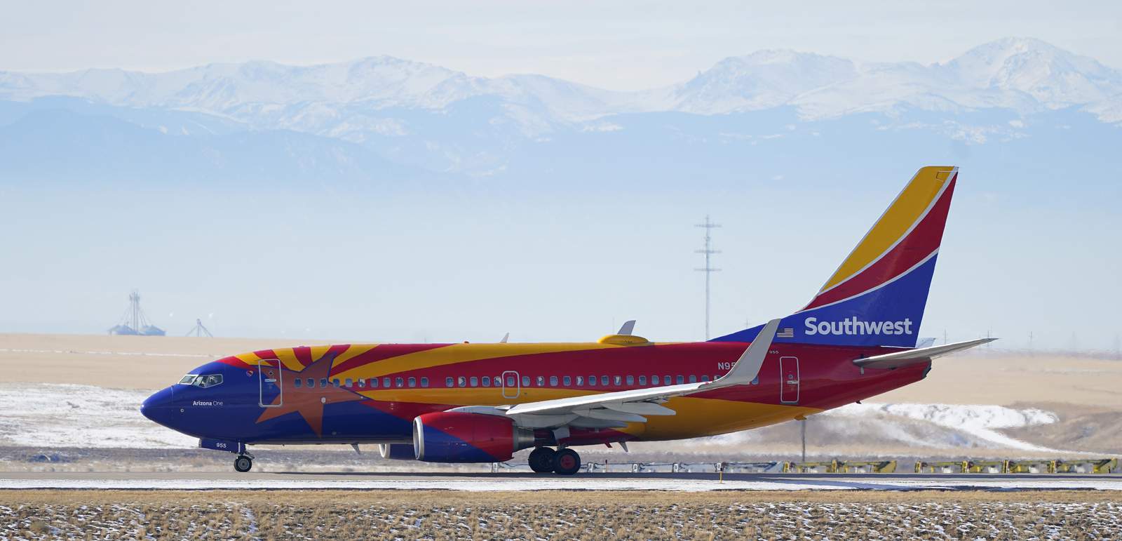 Pandemic pushes Southwest to first full-year loss since 1972