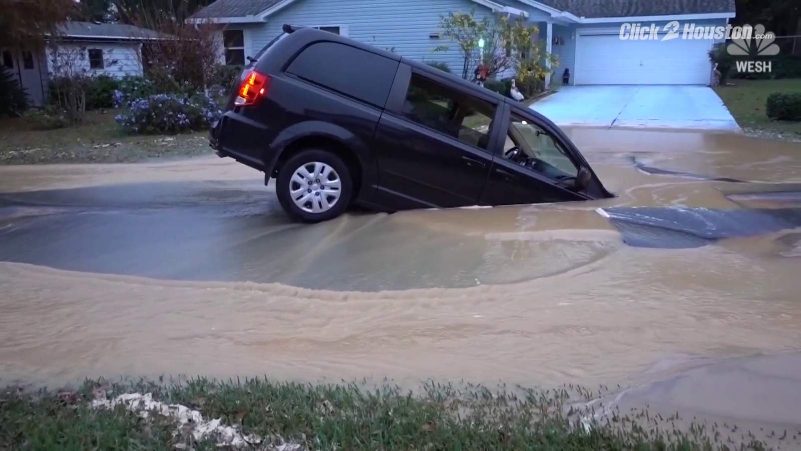 Good Samaritans pull couple from sinking van as it’s swallowed by sinkhole