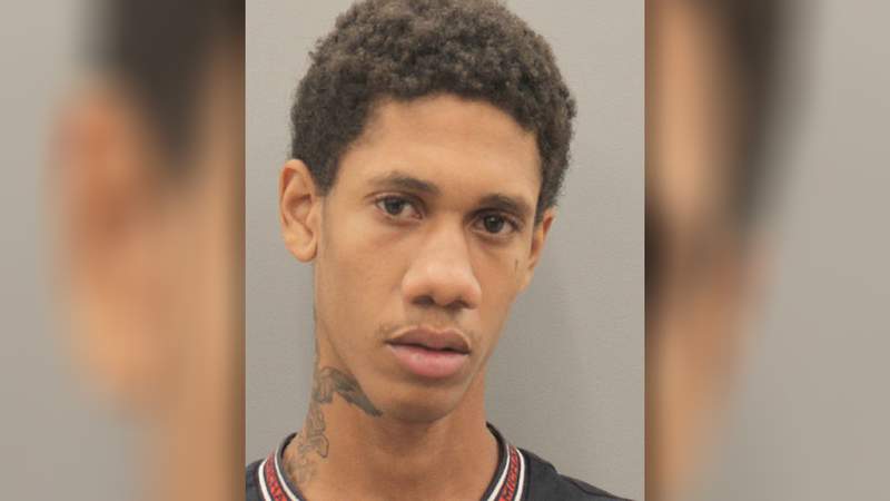 Wanted man turns himself in after deadly shooting in SE Houston, police say
