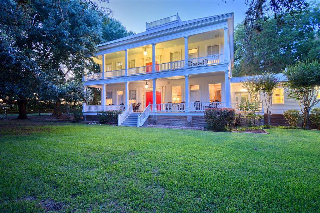 Peek inside this historic 1850s Greek revival Texas home thats for sale
