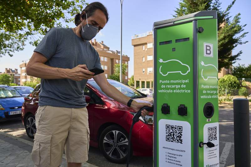 Spain hopes to jumpstart electric car industry with EU funds