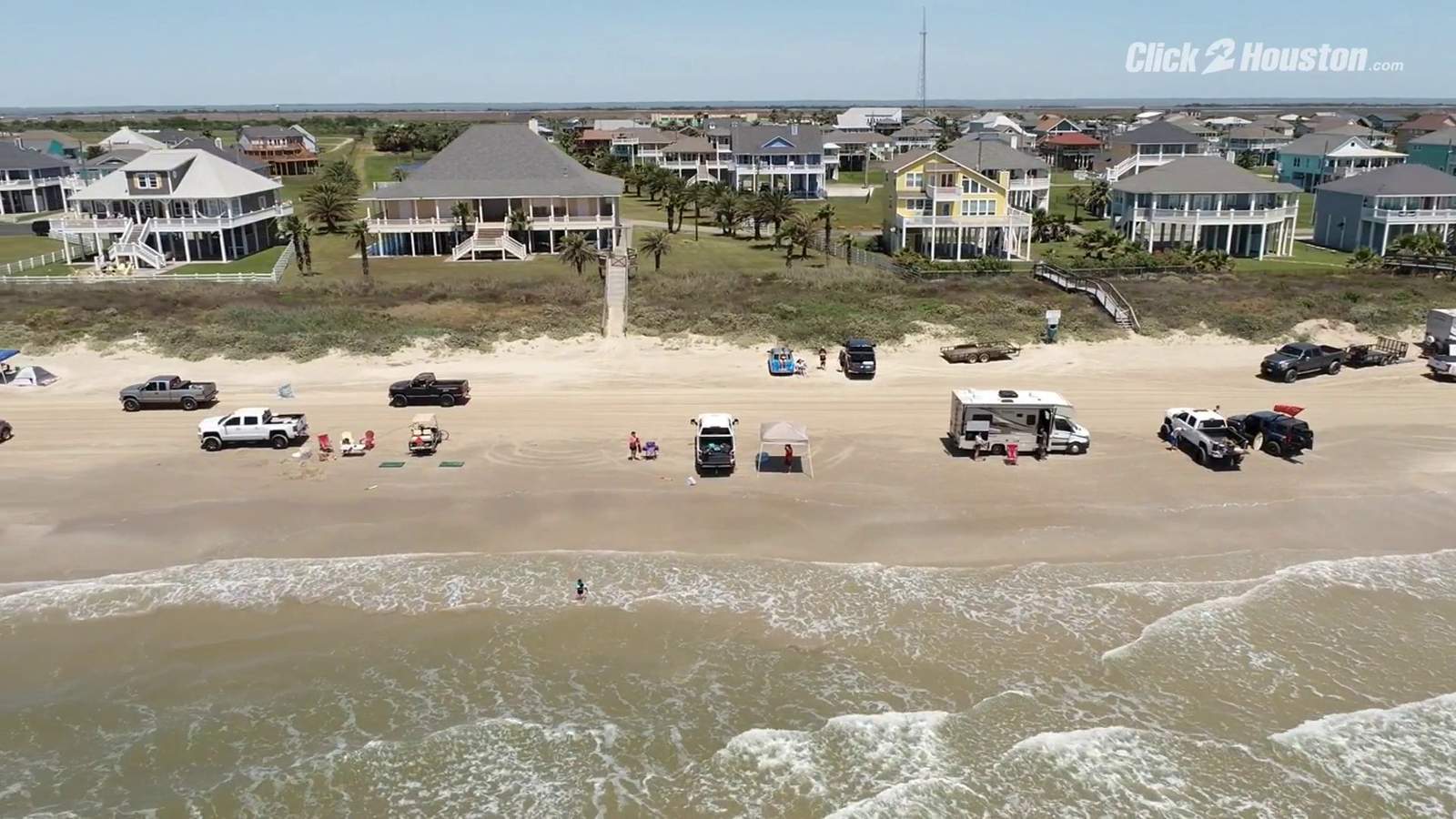VIDEO: Beach Day? People wait up to 2 hours to visit Bolivar Peninsula to enjoy a day of great weather