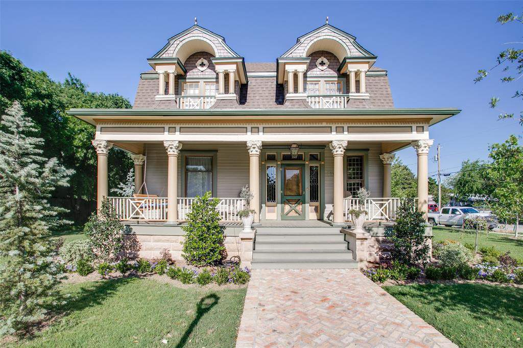 See inside this historic Texas home built in 1903 thats on the market