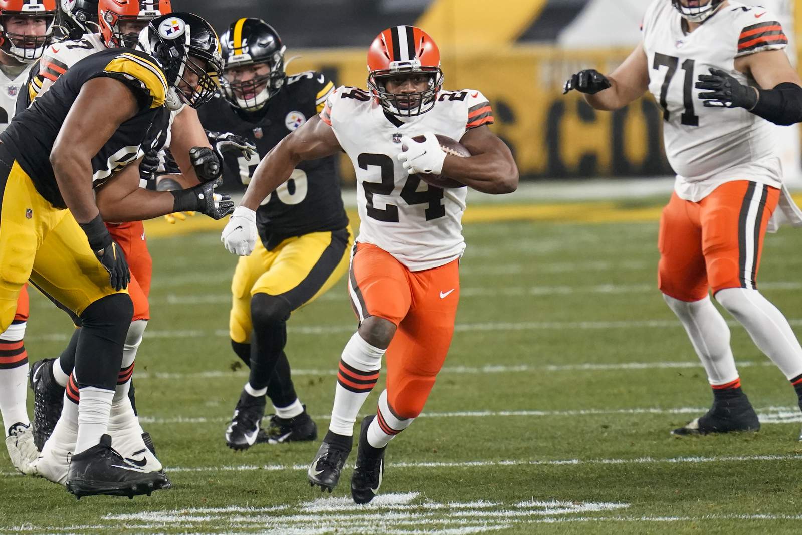 The Latest: Browns open 28-0 lead over Steelers