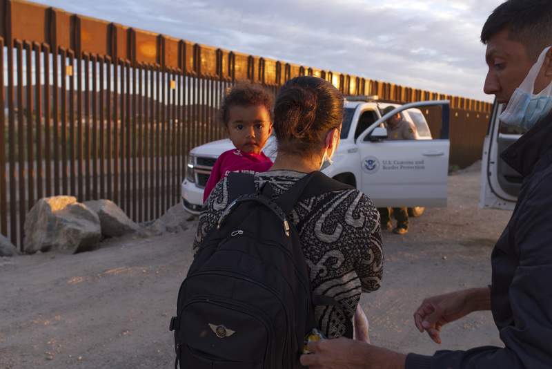 US border encounters of migrant families rise despite heat