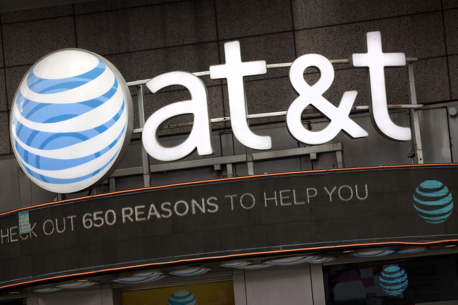 SEC suing AT&T for telling analysts nonpublic information