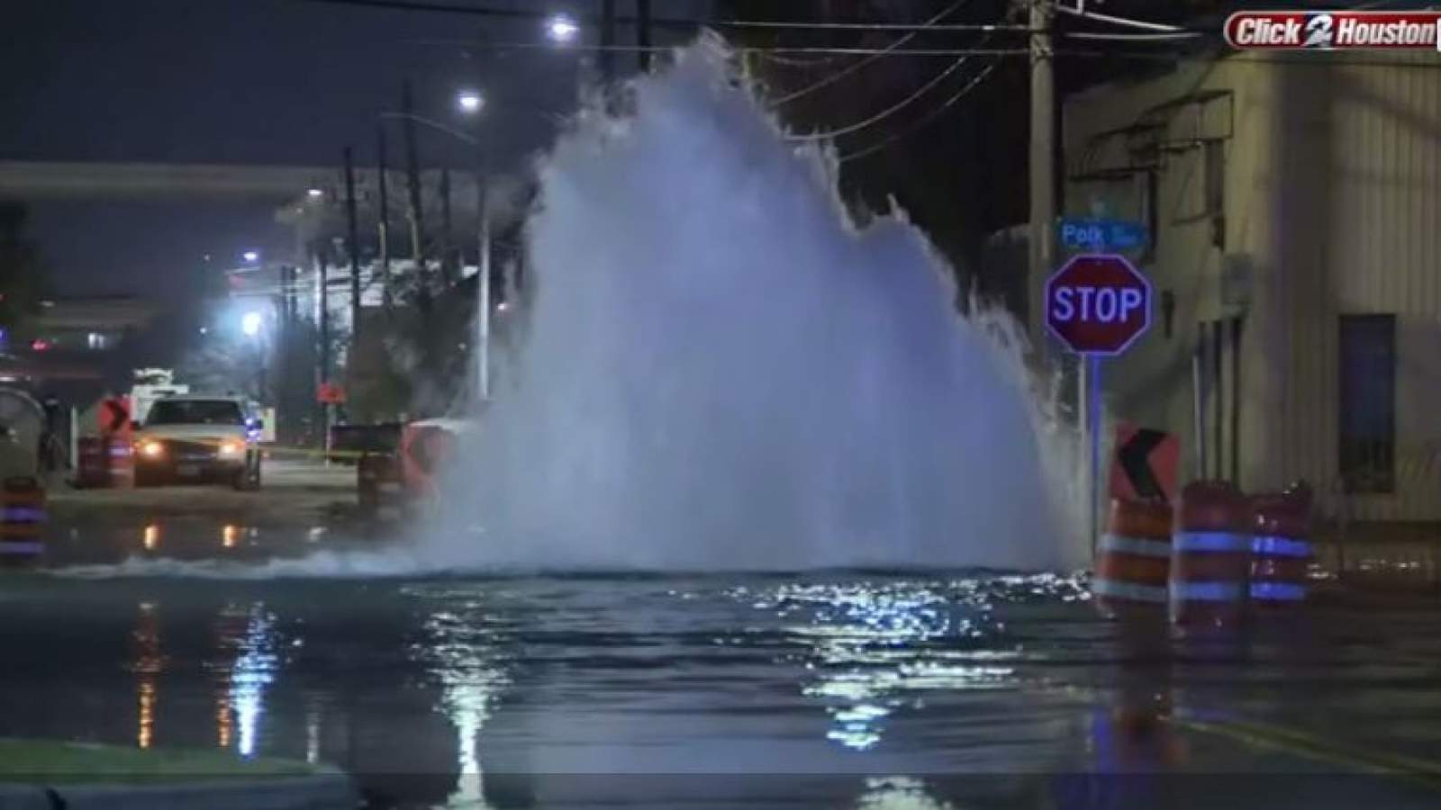 Water main break underway in downtown Houston, deputies say
