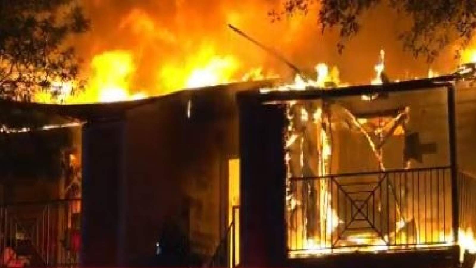 Firefighter and resident injured as blaze spreads through N. Harris County apartment complex: Officials