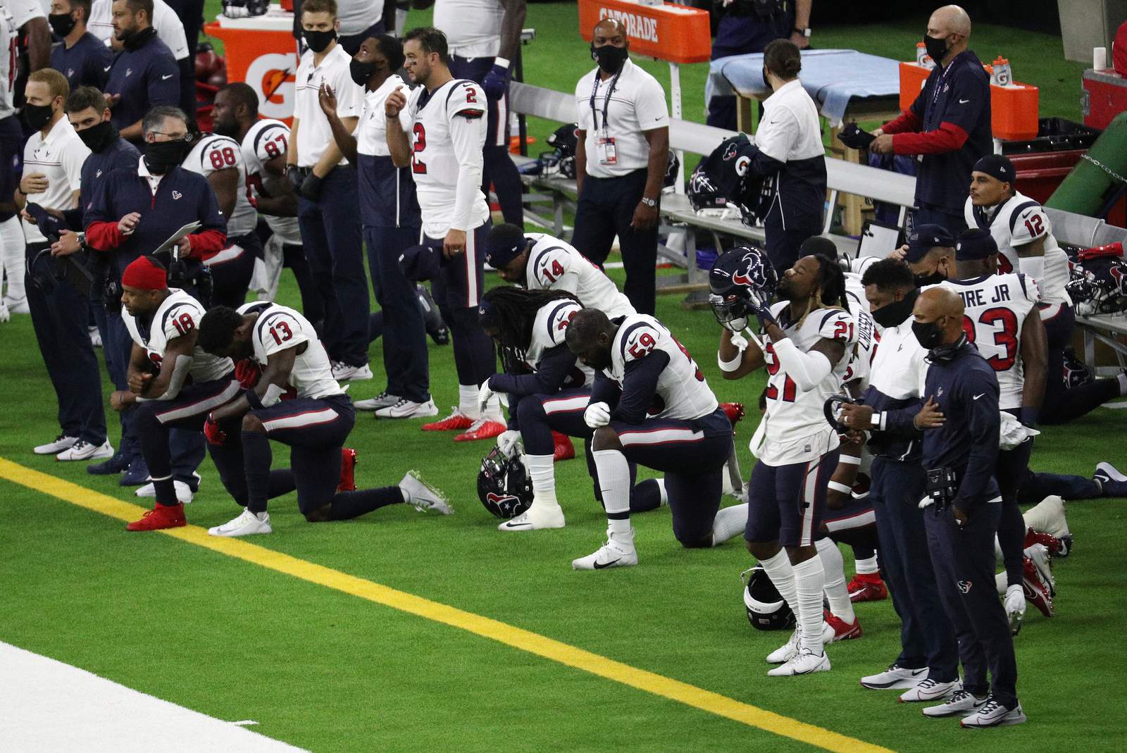 Bill O’Brien, several Texans players take a knee during National Anthem