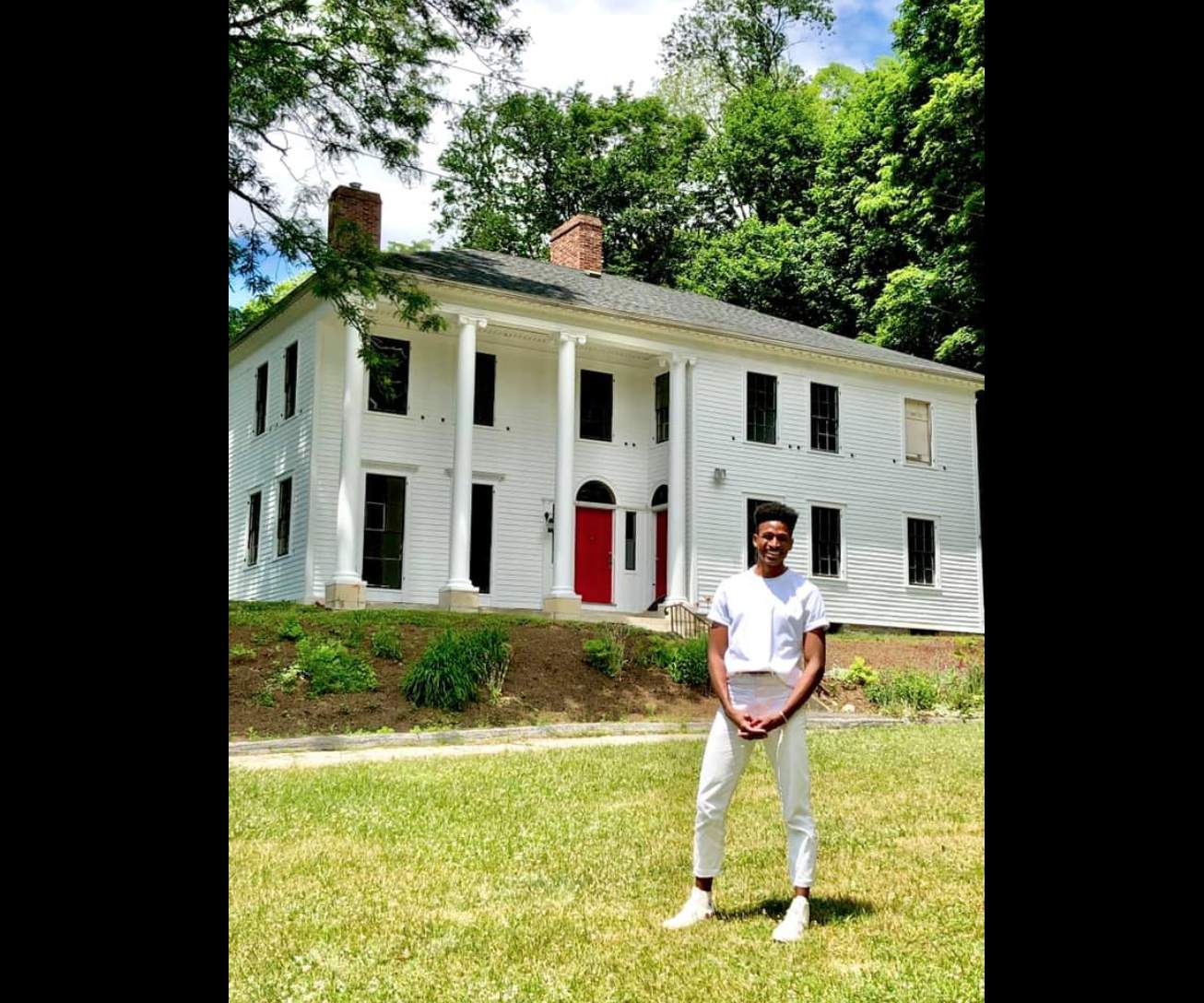 Black Broadway star buys 1820s slave-built home, reclaiming his White House as a “generational move”