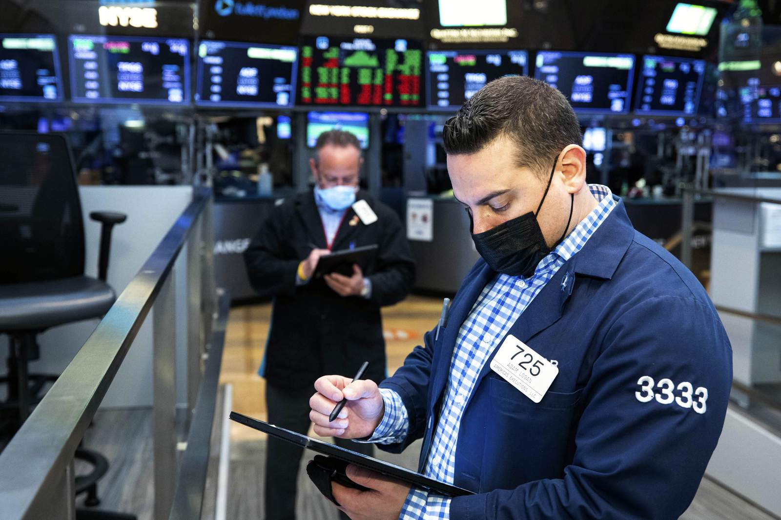 Tech company gains help push S&P 500 to record high
