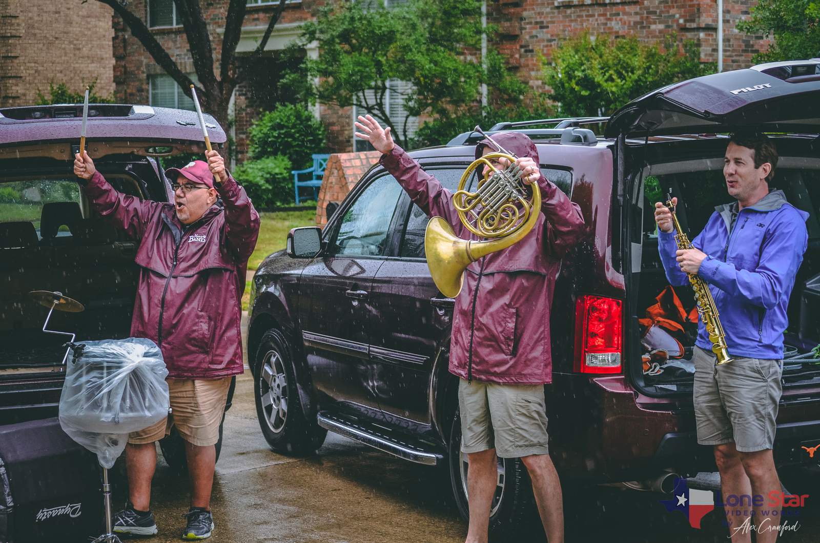 A Texas high school’s band directors went to each of their graduating seniors’ homes to play their fight song one last time