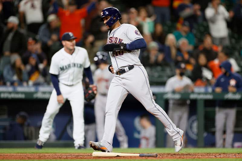 Astros rally late against former teammate, top Mariners 4-3