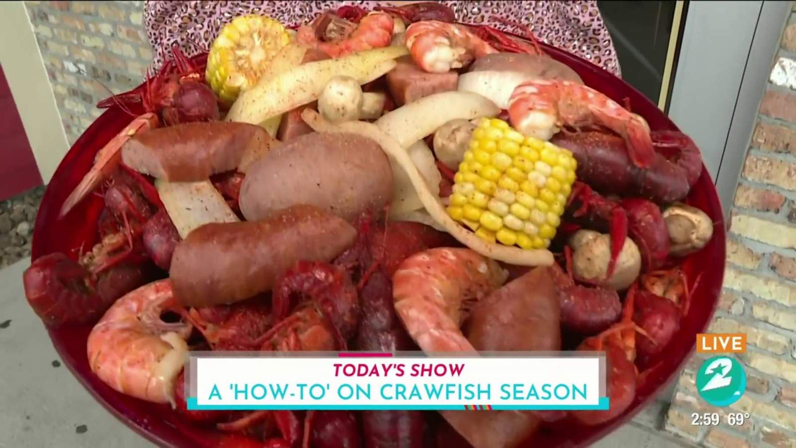 A ‘how-to’ on crawfish season at Willie’s Grill & Icehouse in Cypress