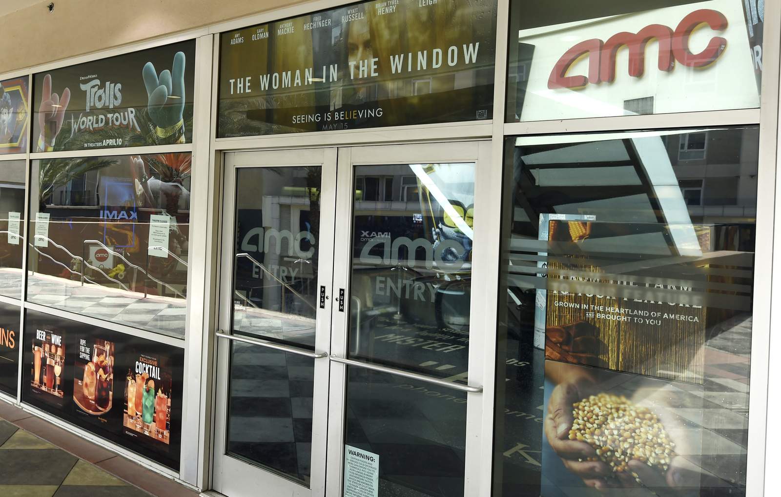 AMC, Universal agree to shrink theatrical window to 17 days
