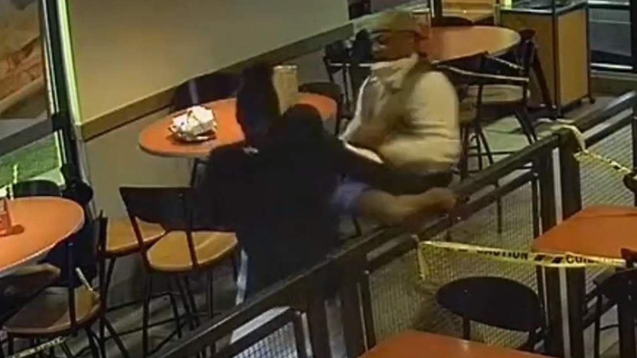 VIDEO: Man assaulted, robbed while dining at Houston restaurant