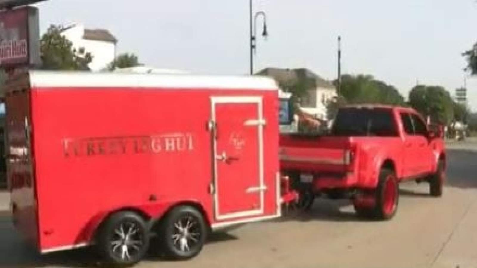 Turkey Leg Hut delivers 1,000 turkey legs, supplies to help hurricane victims in Lake Charles