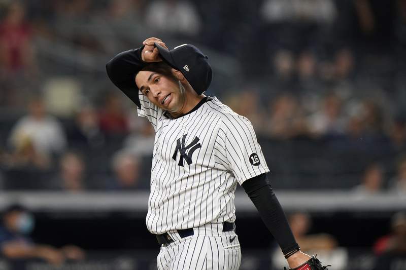 LEADING OFF: Yankees, Cards slumping, all eyes on Philly net