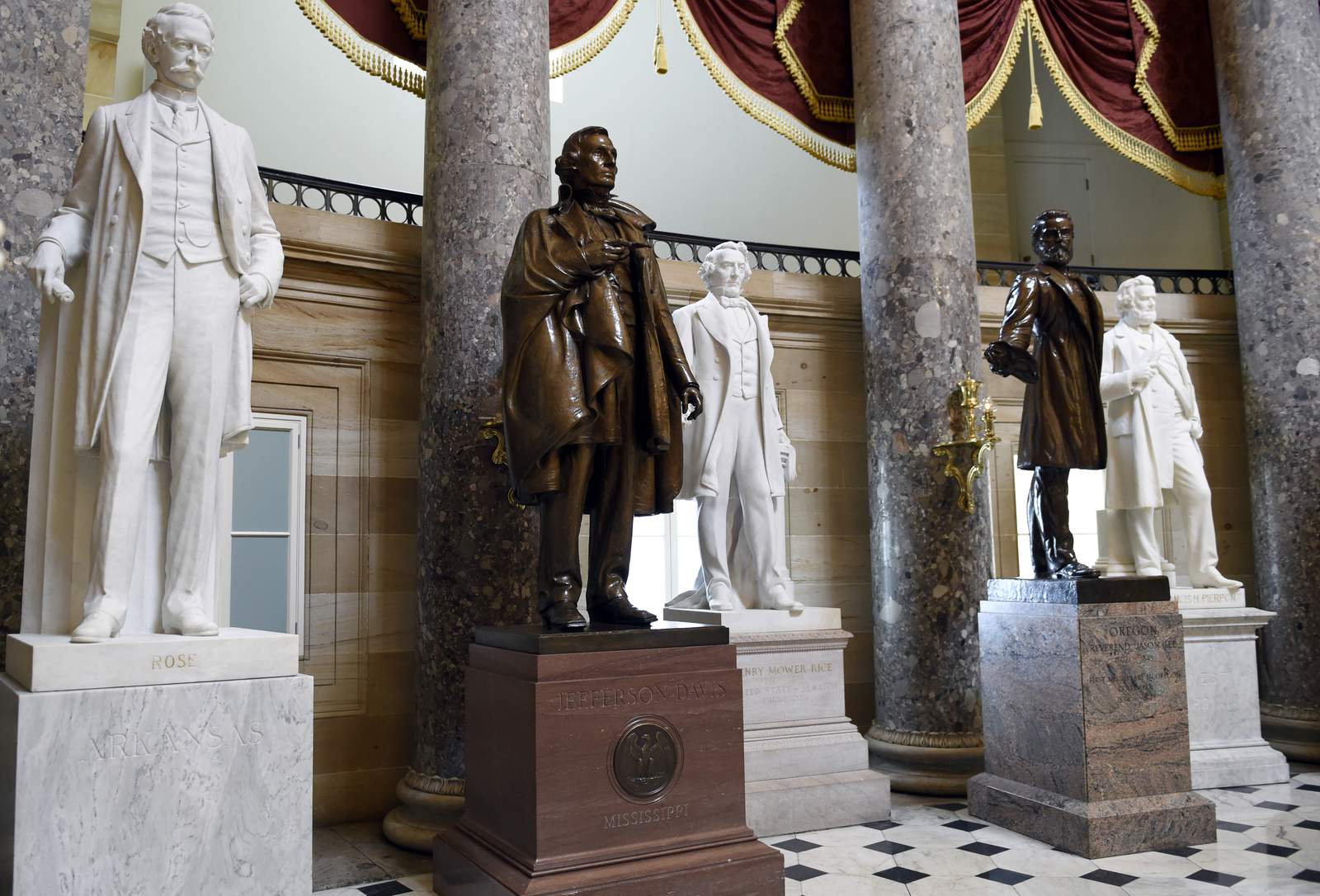 Senate panel OKs removing Confederate names from bases