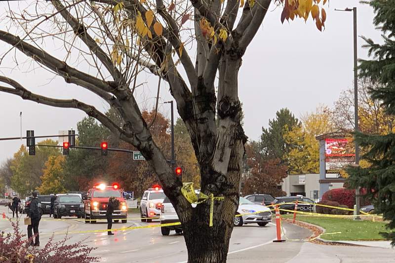 Police: 2 die, 4 injured in Idaho mall shooting