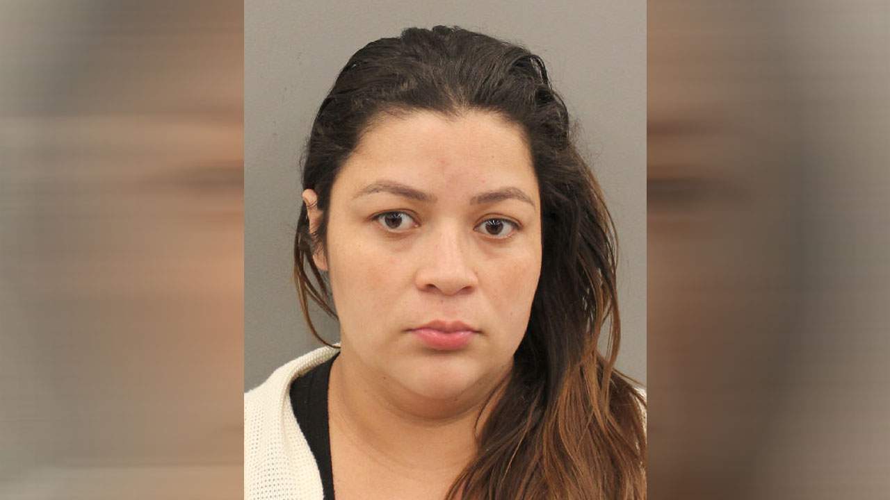 Woman accused of abandoning niece at Willowbrook Mall’s playground area