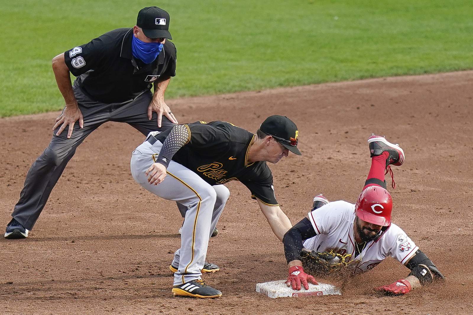 Reds player tests positive, 2 games with Pirates postponed
