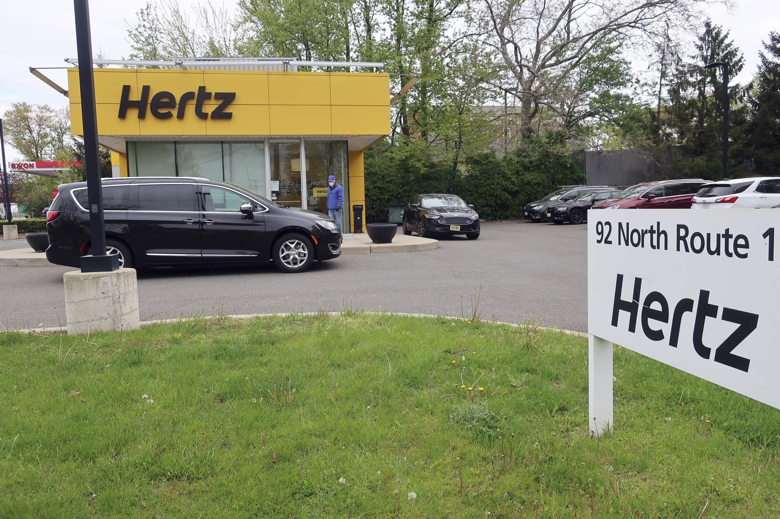 Hertz selling 182K trucks and SUVS under market value after filing for bankruptcy due to coronavirus pandemic