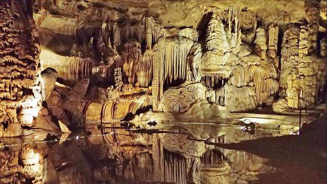 Texas caverns: Everything you need to know about the states private and public caves