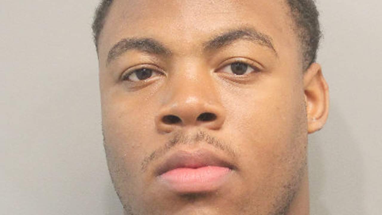 University of Houston football player accused of choking his girlfriend, records show