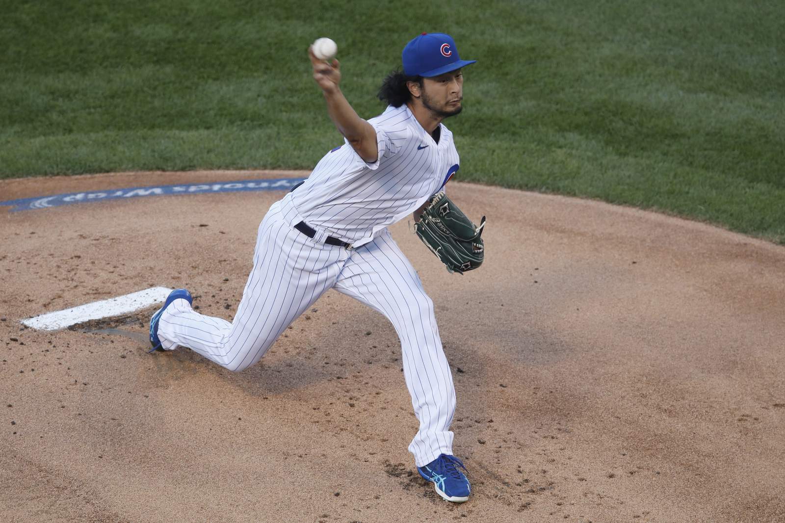 Darvish takes no-hitter into 7th, Cubs beat Brewers 4-2