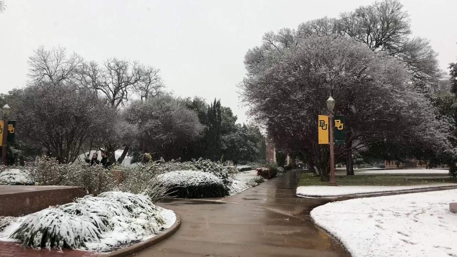 ‘Waco is a wonderland’: See photos, videos of snow falling at Baylor University