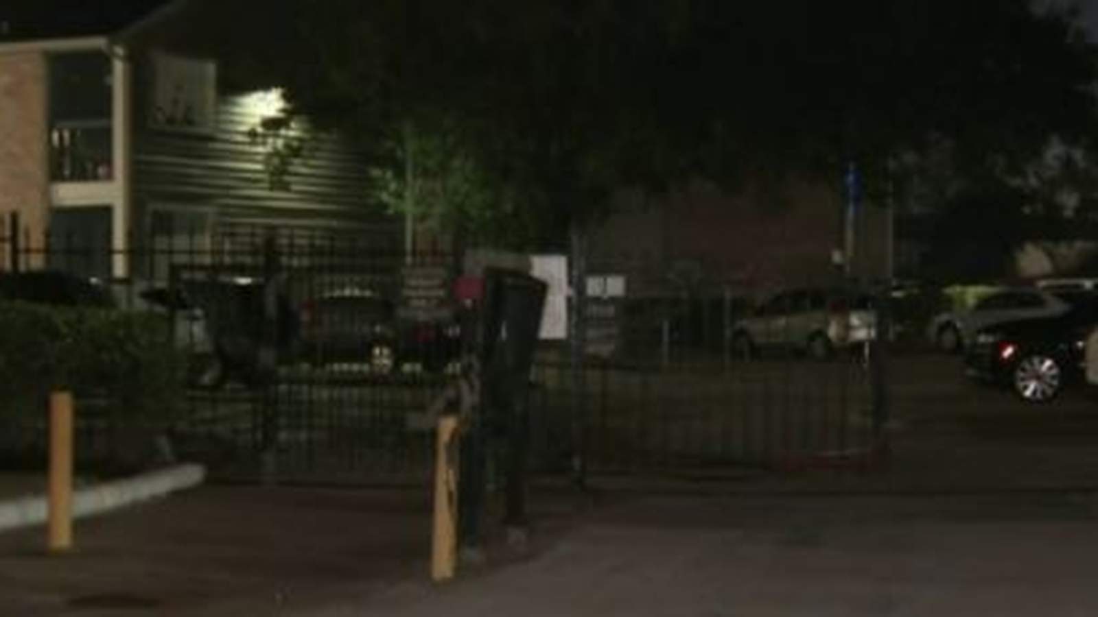 Man found shot to death in parking lot of apartment complex in NW Harris County, deputies say