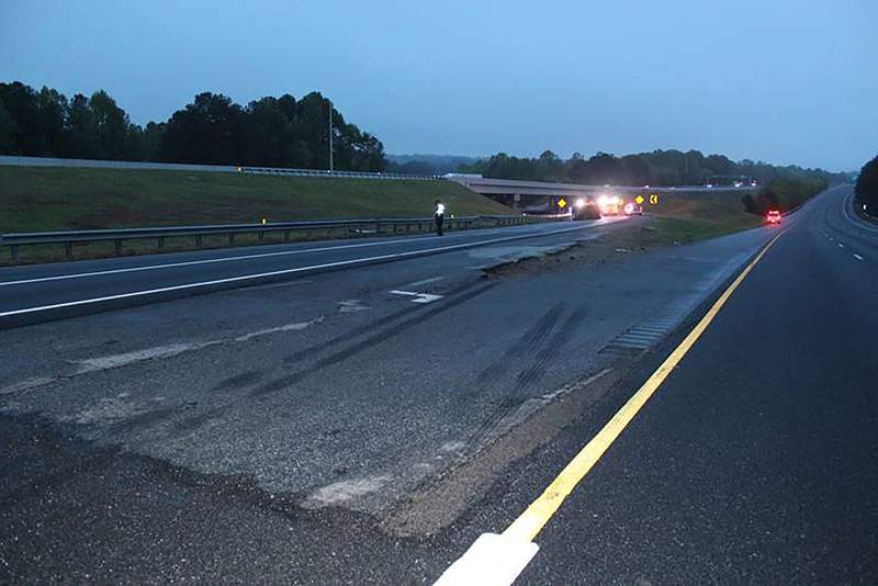 6 killed, 10 hurt in fiery van crash on Georgia interstate