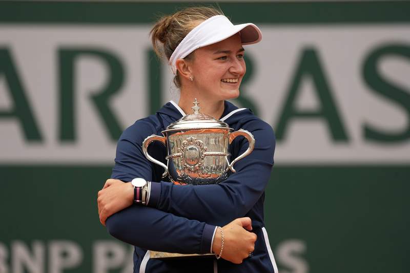 Inspired by Novotna, Krejcikova wins 1st Slam title in Paris