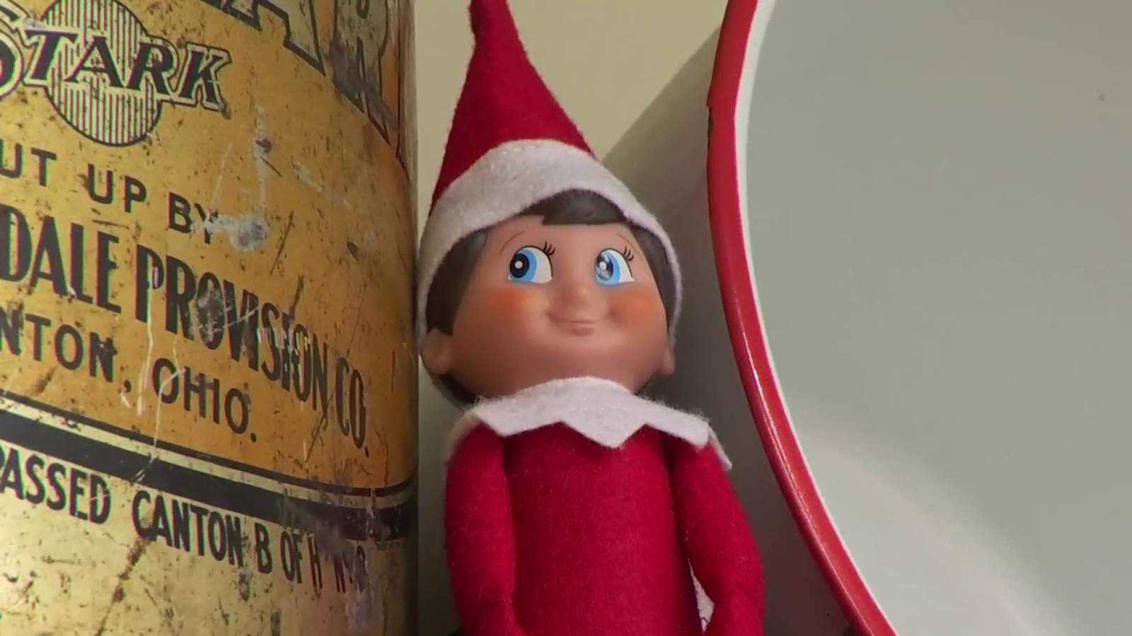 Creative ‘Elf on the Shelf’ display gets ruined after dad turns on oven