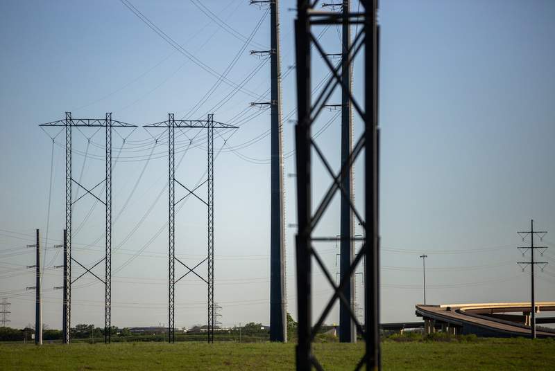 Grid operator says Texans can return to regular electricity use