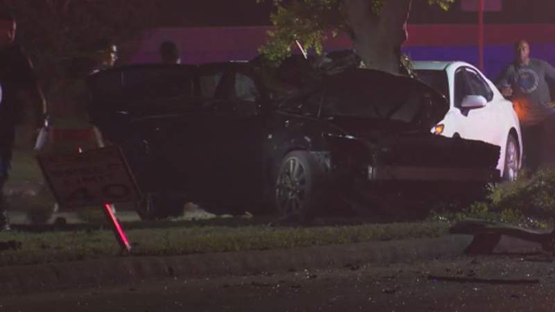 1 person killed in crash in southwest Harris County