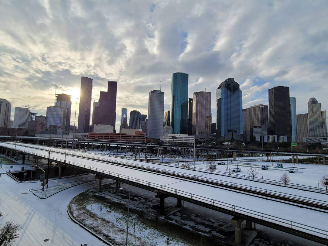 See photos, videos of freezing rain, snow flurries sprinkling across Houston area