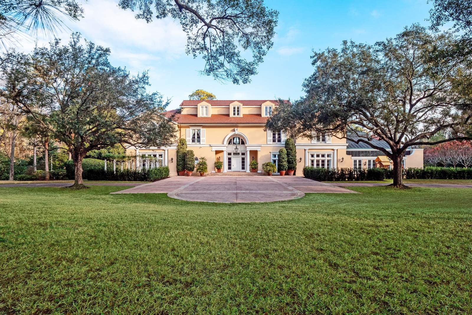 Houston real estate mogul’s massive mansion hits market for $34.5M