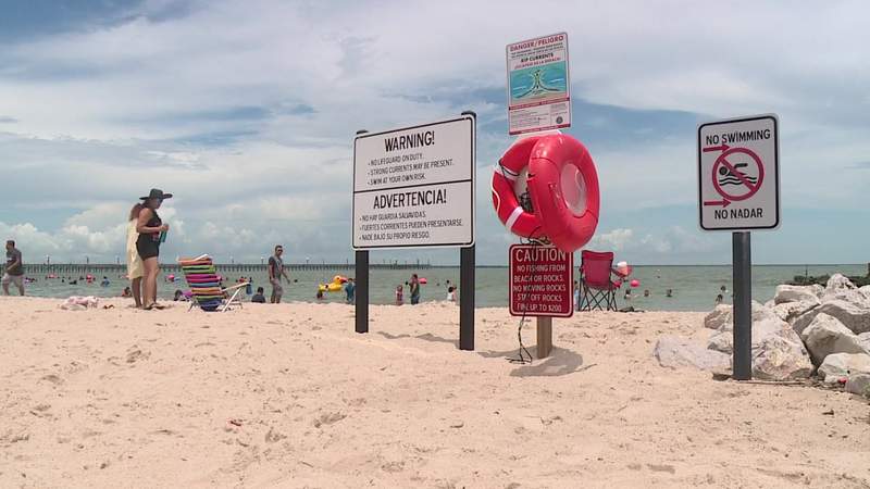 ‘Poop in the water’: How safe is your favorite Houston-area beach?