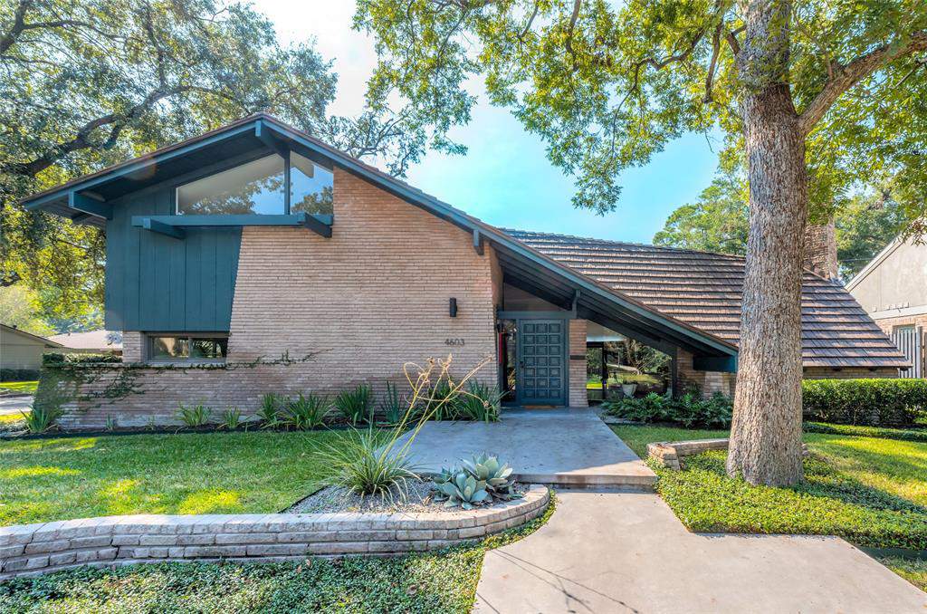 Do you dig it? This mid-century modern home in Houston is one fab pad -- and it’s up for grabs