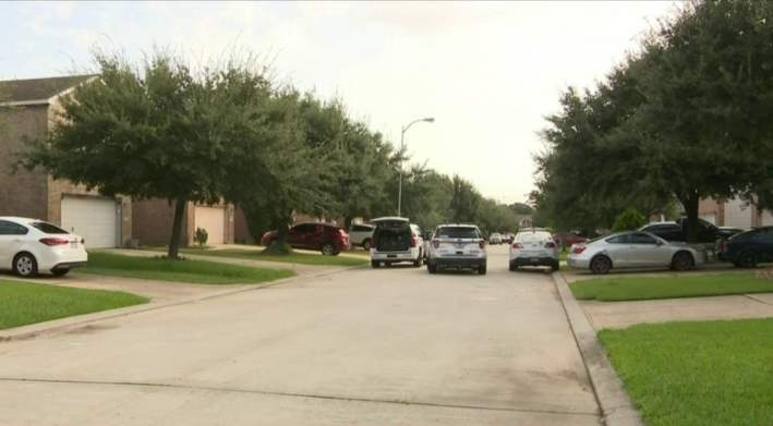 Man stabs a father and son over contract dispute in northwest Harris County, sheriff says