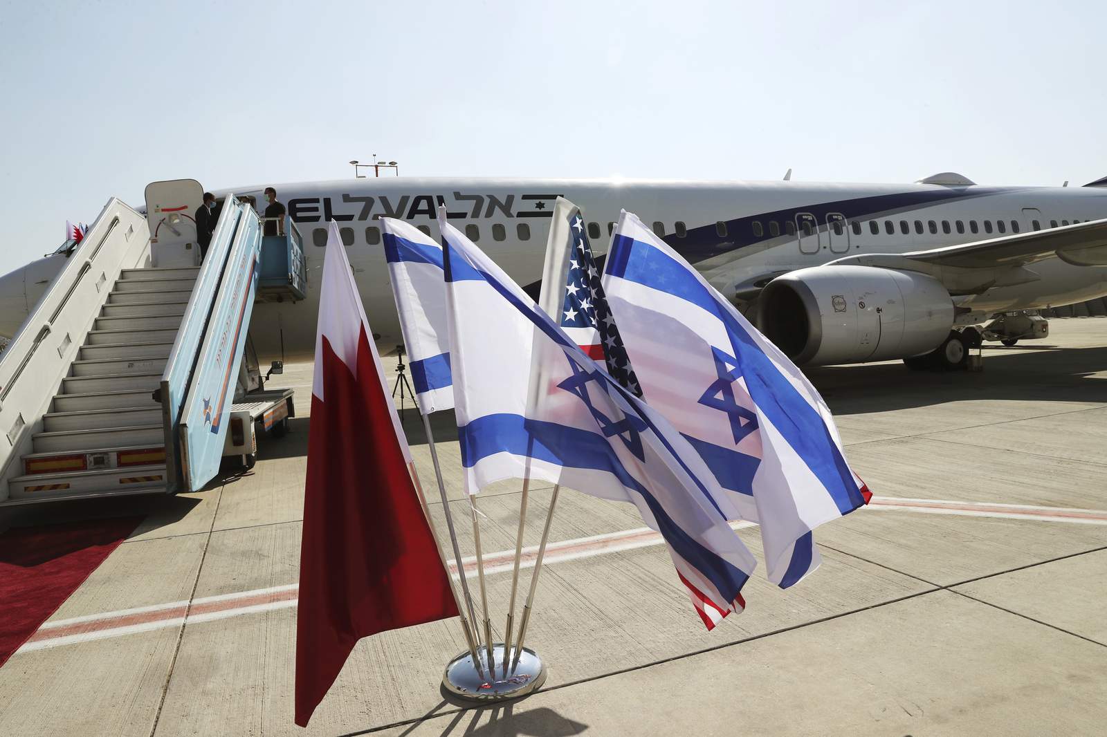 Israel, Bahrain sign deal establishing formal ties