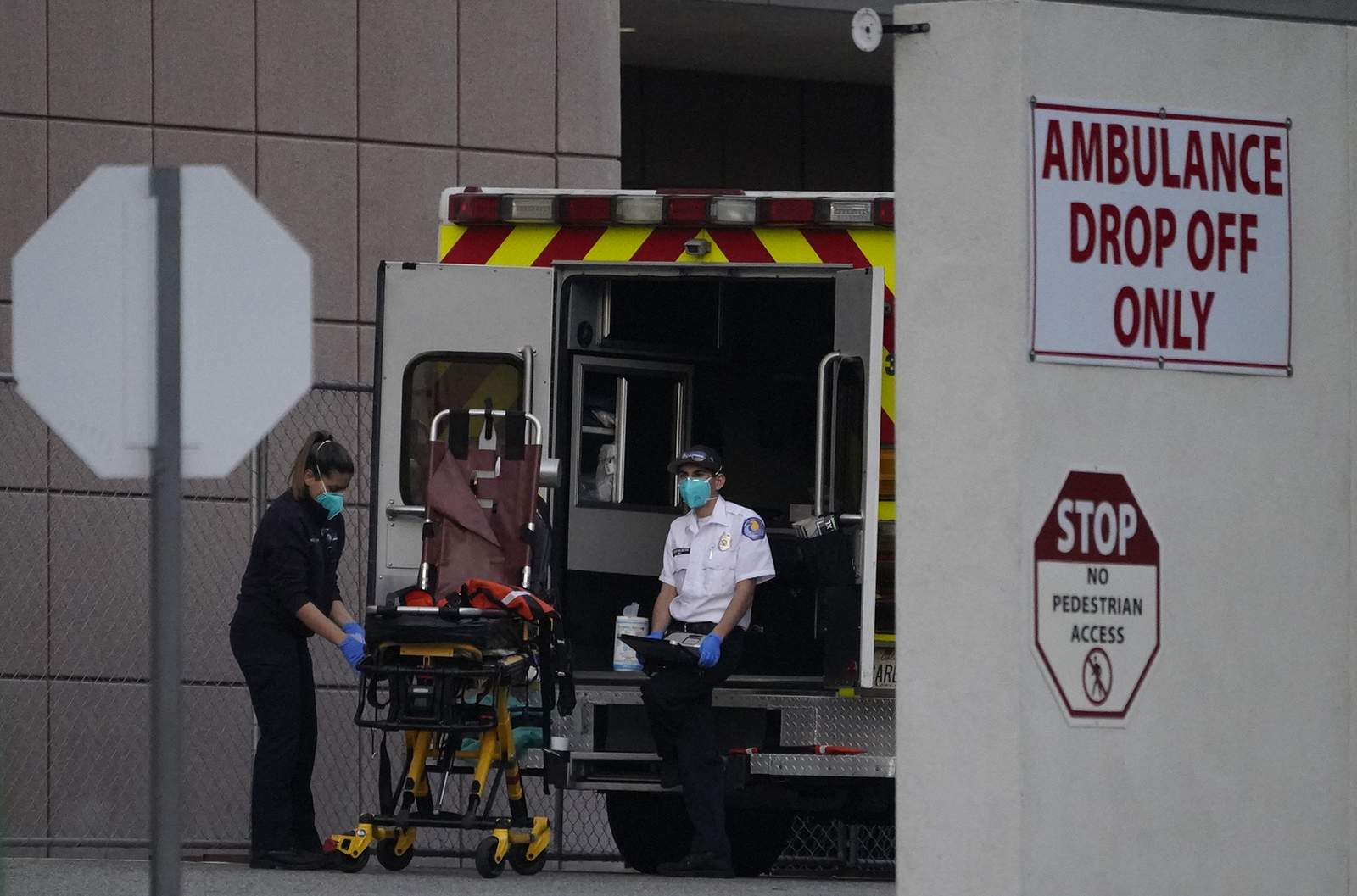 Hospitals say California officials too slow in virus crisis