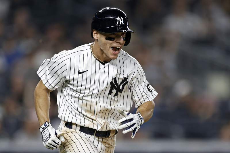 Bronx cheer: Velazquez helps streaking Yanks sweep Red Sox